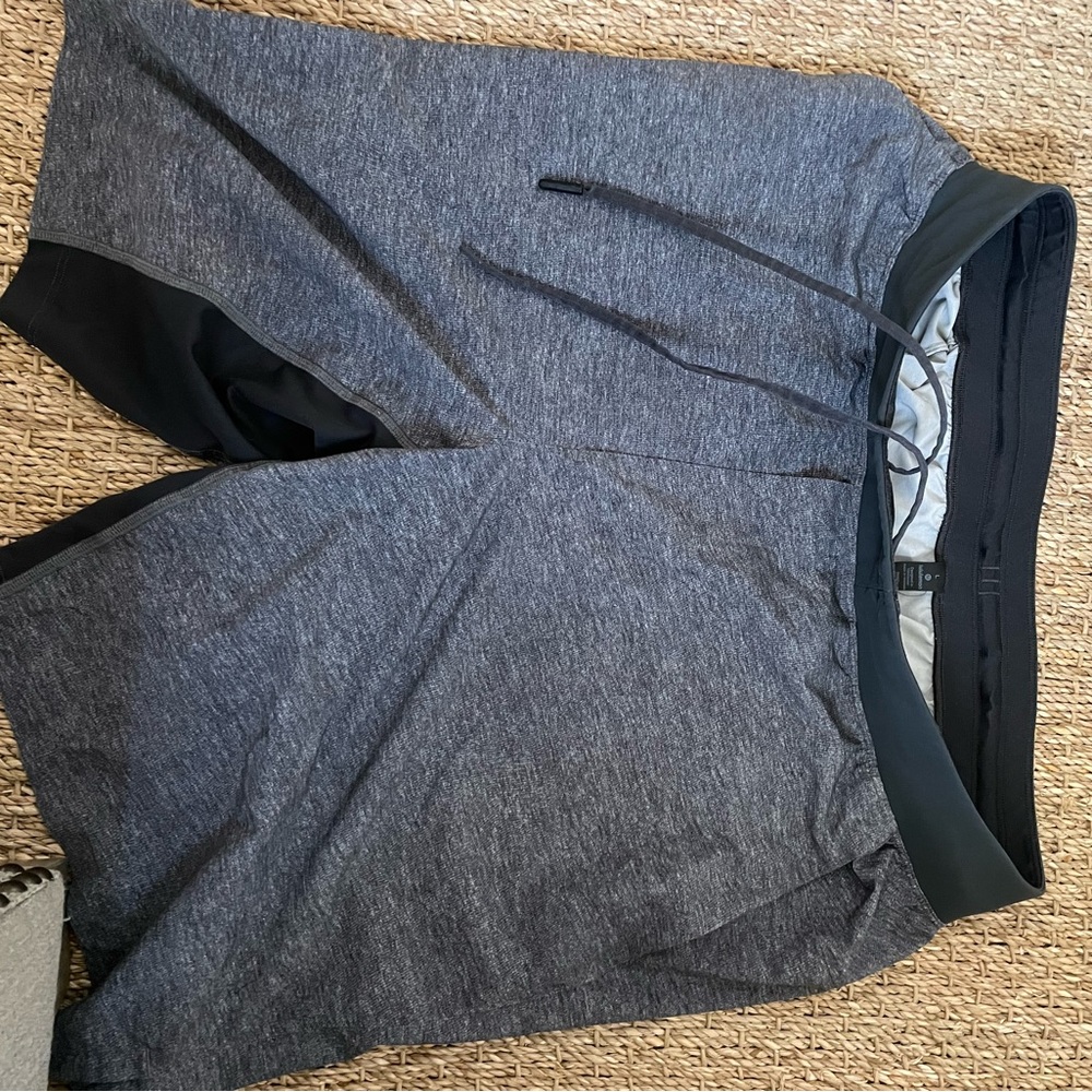 Mens Lululemon Workout shorts Large